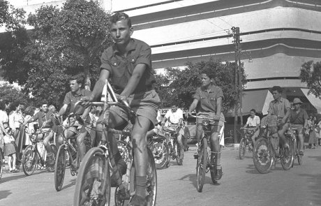 קיצור תולדות האופניים בעיר העברית ראשונה