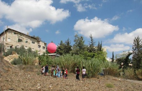 בלונים ופשקווילים: מעבדת ניסויים לאדריכלות אזרחית